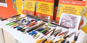 Pistola e mais de 30 facas são apreendidas em portais de abordagem da SSP