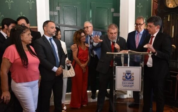 Arnando Lessa assume mandato de vereador de Salvador