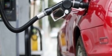 Aumentos na refinaria e de ICMS elevam preço da gasolina