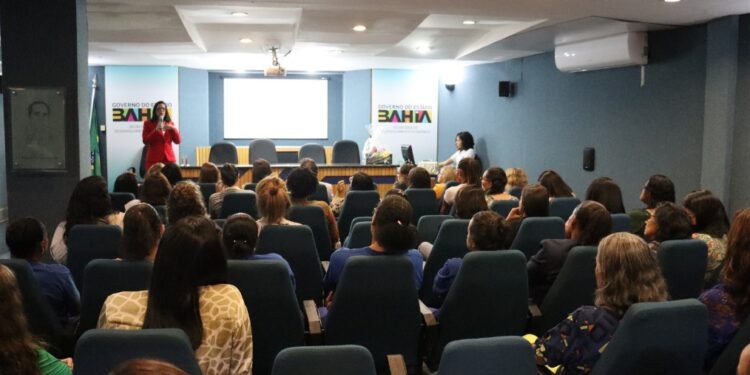 ‘Cólica não é normal’ foi o tema ministrado pela SDE para servidoras nesta quinta-feira (09)