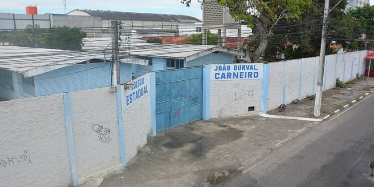 Mais quatro escolas são municipalizadas em Feira de Santana