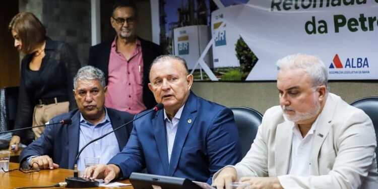Adolfo Menezes recebe na ALBA presidente da Petrobras, que confirma continuidade de operações na Bahia