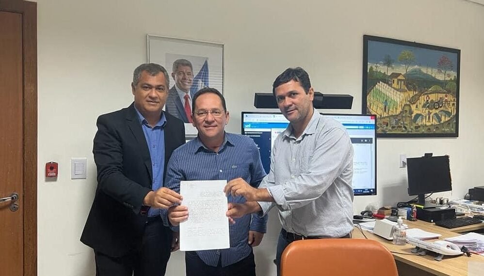 Prefeito de Muniz Ferreira anuncia convênio estadual para licitar a Casa de Farinha e Fecularia do Ponto Chic, zona rural do município.