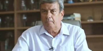 Colbert Martins contraria Justiça e parcela salários da Educação