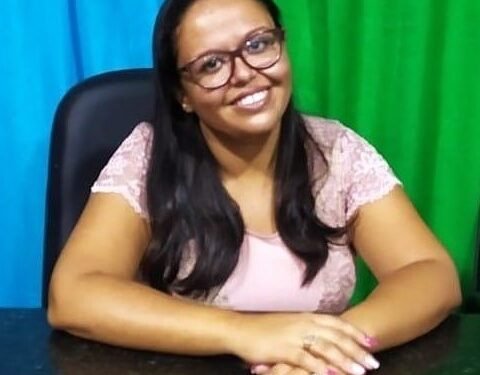 Presidente da Câmara de Aurelino Leal, Rosana Fontes, protesta contra as quedas de energia na cidade e em Uabitaba