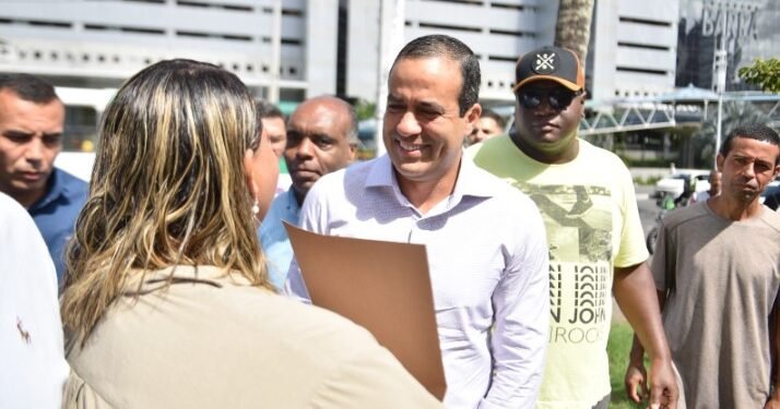 Prefeitura inicia obras de recuperação do canteiro da Av. Centenário