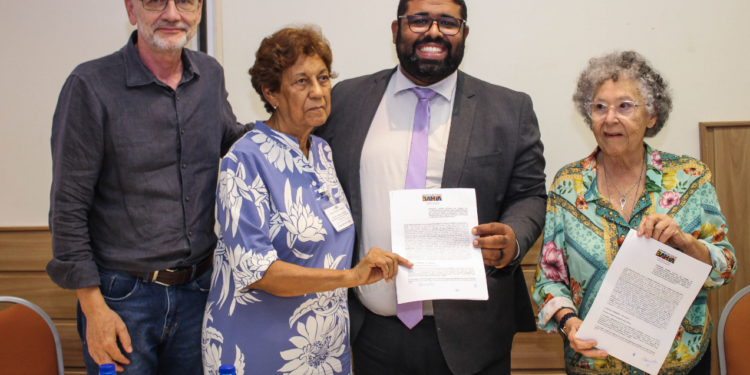 Governo da Bahia assina termo aditivo com o Projeto Axé