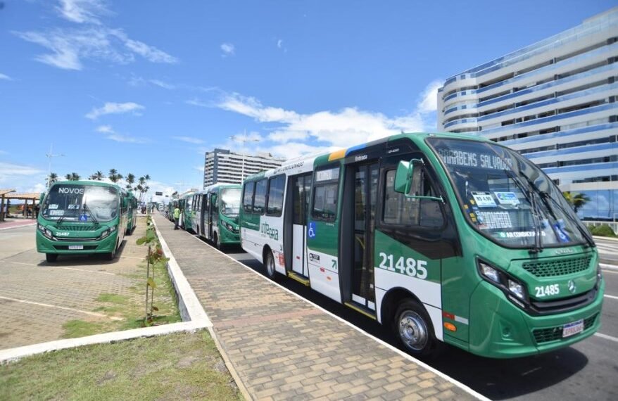 Prefeitura de Salvador entrega 41 novos ônibus com ar-condicionado