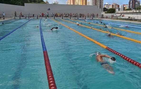 Com a presença de ministra, governo entrega requalificação de Centro Olímpico de Natação