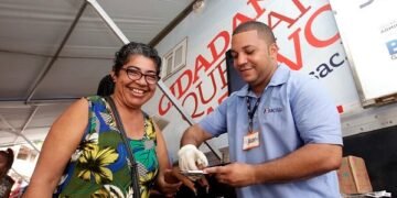 SAC Móvel realiza atendimentos em shoppings de Salvador