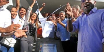 Governador entrega escola de tempo integral em Ilhéus