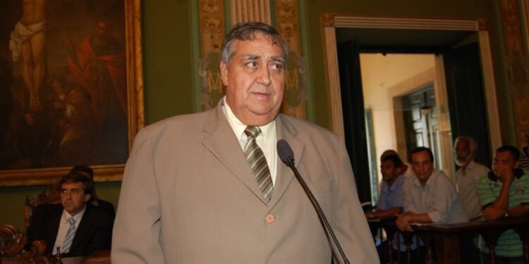 Carlos Muniz decreta luto de três dias pelo falecimento do ex-vereador Dr. Pitangueira