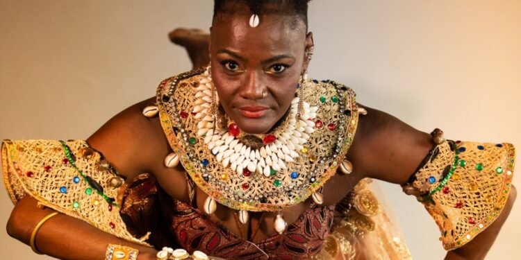 Rainha Vânia Oliveira compartilha sua dança de blocos afro no “BTCA Convida” em aula-show na Concha Acústica