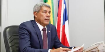 Jerônimo amplia parcelas de auxílio para estudantes de universidades