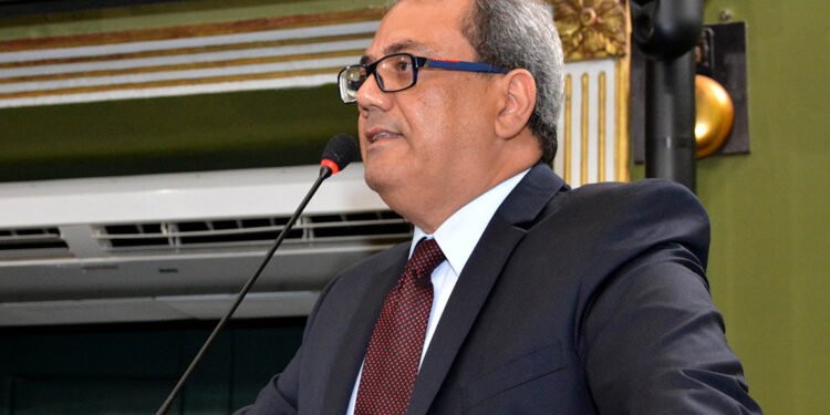 Agora vai? Carlos Muniz fala quando sairá decisão sobre mudança de partido