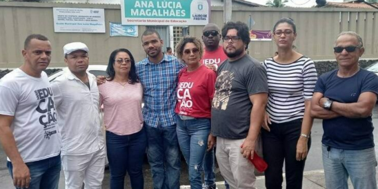Professores da rede municipal entram em estado de greve, em Lauro de Freitas