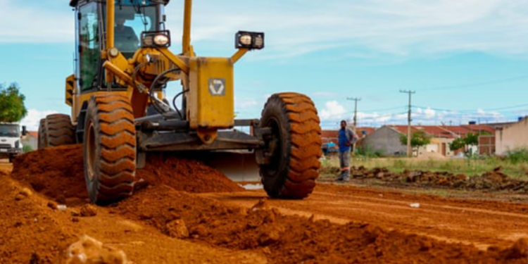 Prefeitura de Juazeiro segue realizando serviços de patrolamentos de vias na sede e interior do município