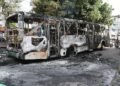 Bandidos tocam fogo em ônibus em Sussuarana