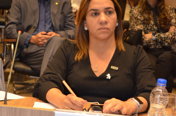 Em viagem a Brasília, Roberta Santana assegura dois aceleradores lineares para reforçar a assistência oncológica na Bahia