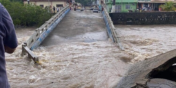 Santa Cruz Cabrália registra o dobro de chuvas para abril; Porto Seguro suspende aulas