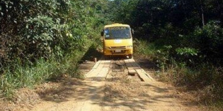 MP pede transporte escolar gratuito a jovem com deficiência