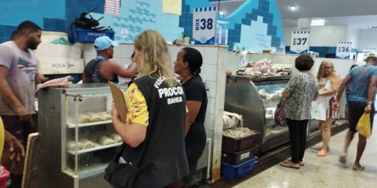 Estabelecimentos comerciais são autuados pelo Procon-BA em operação