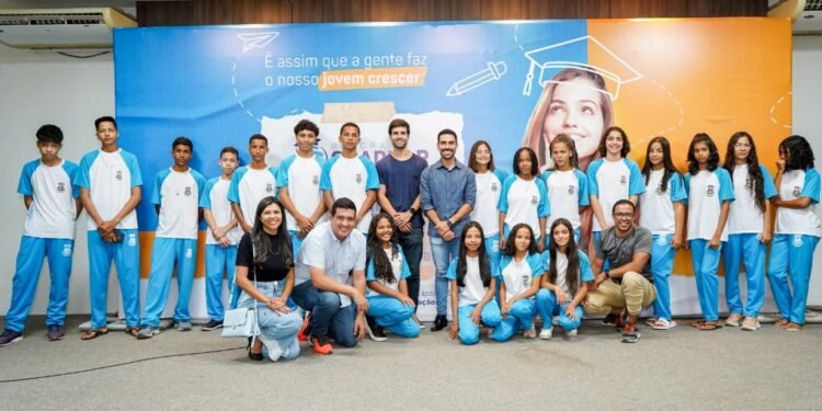 ‘Somos a única prefeitura do Brasil a ofertar bolsa de estudos internacional’, diz secretário de Governo de LEM