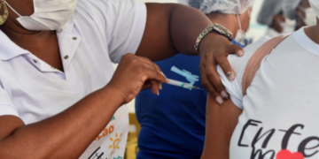 Salvador segue com estratégia de vacinação nesta quinta (13)