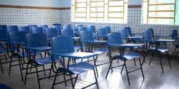 Professores de Santaluz paralisam aulas e cobram reajuste salarial