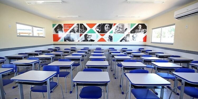 Professores na ativa denunciam salários abaixo do mínimo na Bahia