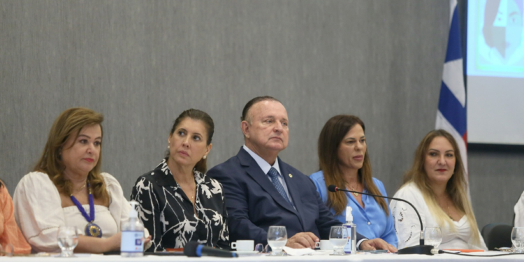 Discurso de ódio recrudesce a violência contra a mulher, diz Adolfo Menezes.