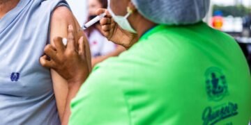 Oferta da vacina bivalente contra a covid-19 é ampliada para população geral a partir de 18 anos em Juazeiro