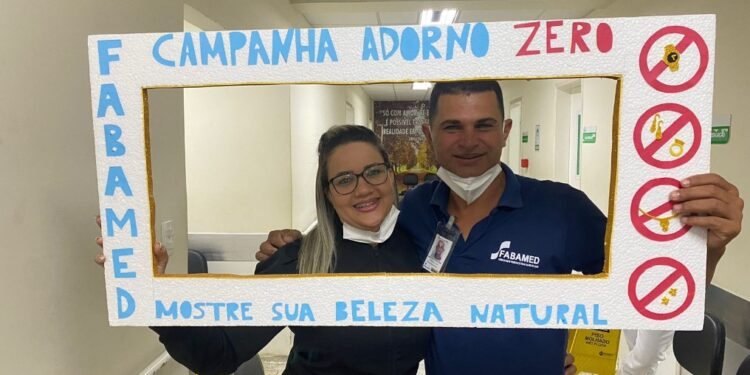 Hospital de Jaguaquara realiza ação educativa contra uso de adorno em ambiente hospitalar