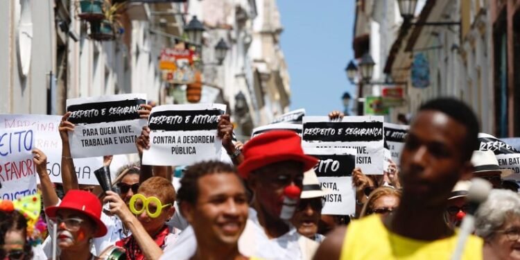 Comerciantes e moradores protestam por segurança no Pelourinho