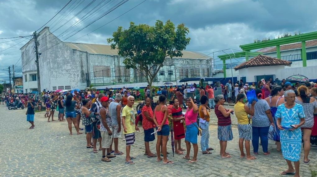 Com 18 toneladas de peixe, Prefeitura de Eunápolis realiza maior distribuição da história do município