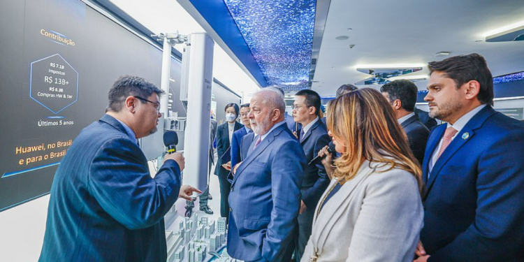 Na China, Lula se reúne com montadora de veículos elétricos que negocia fábrica na Bahia