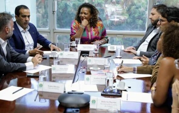 Em Brasília, prefeito de Salvador se reúne com ministra e discute projetos