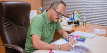 Prefeito Elinaldo Araújo sanciona lei que define valor de indenização para barraqueiros da Costa de Camaçari