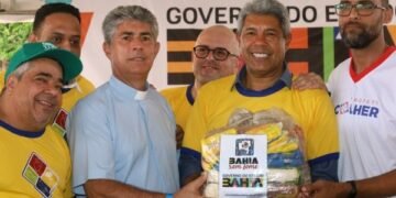 Pavimentação da BA-623 e quadra poliesportiva são entregues em Presidente Jânio Quadros