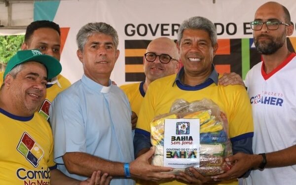 Pavimentação da BA-623 e quadra poliesportiva são entregues em Presidente Jânio Quadros