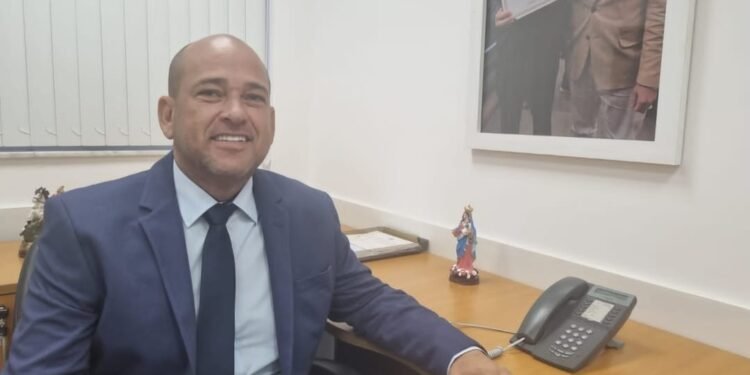 Binho Galinha: Precisamos melhorar os salários dos policiais baianos