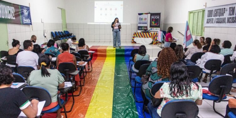 Gestores da Rede Municipal de Ensino participam de encontro formativo em alusão ao Maio da Diversidade