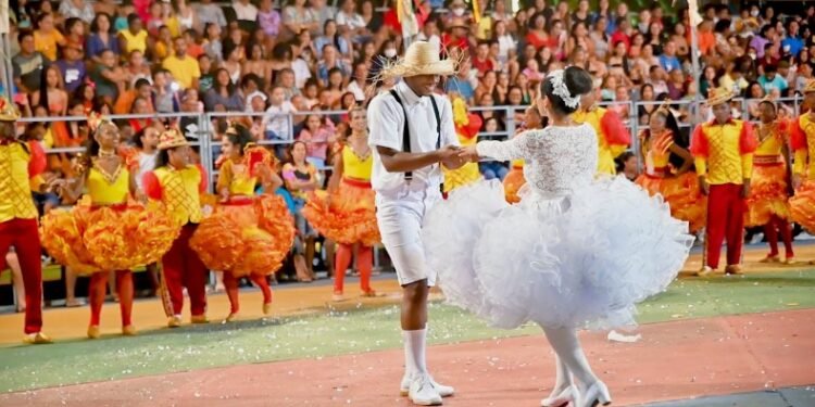 São João de Santo Estevão atrai turistas e aquece economia local