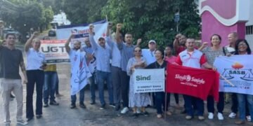 Trabalhadores da saúde fazem protesto por falta de reajuste salarial