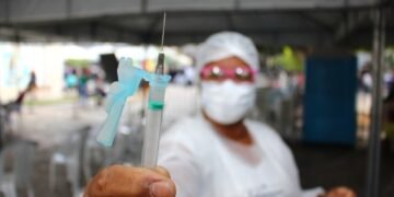 Prefeitura de Juazeiro atualiza cartão de vacina dos moradores do Residencial Brisa da Serra neste sábado