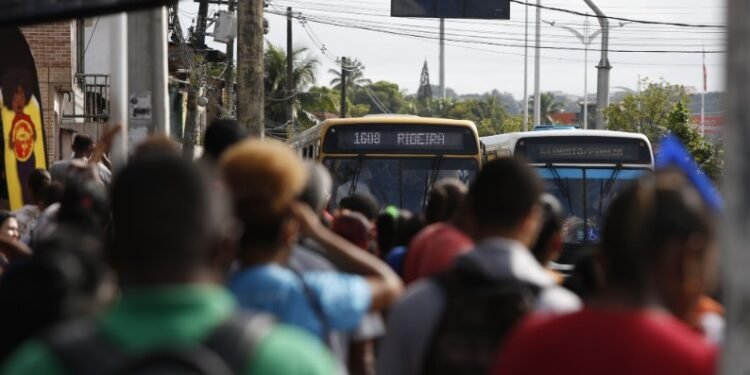 Rodoviários decidem nesta sexta se farão greve em Salvador