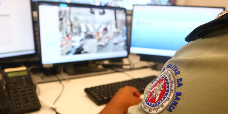 Procurados por roubo, furto e dívida de pensão são achados pelo Reconhecimento Facial