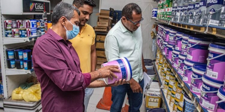 Procon de Juazeiro realiza fiscalização em lojas de tintas e materiais de construção