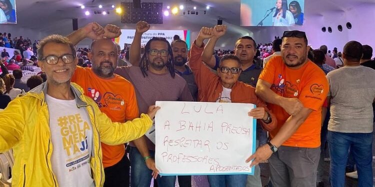 Em evento com Lula, servidores protestam contra proposta de aumento do Planserv