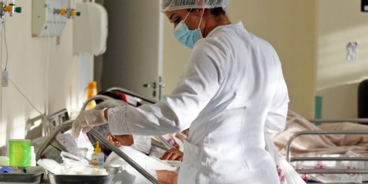 União garante R$ 7,3 bilhões para auxiliar Estados e Municípios no pagamento do piso de enfermagem